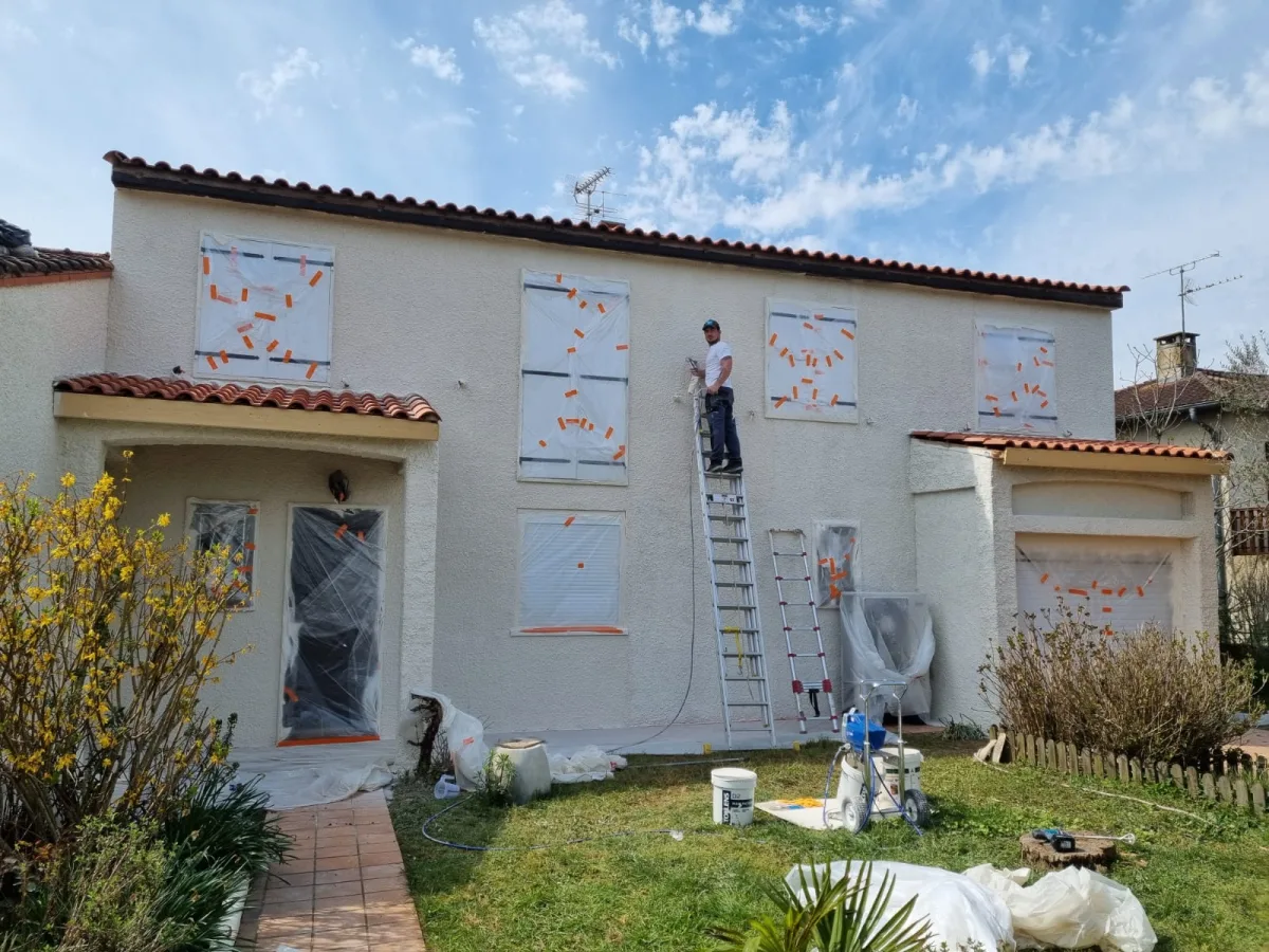 Kévin Lecalier pendant un chantier de façade